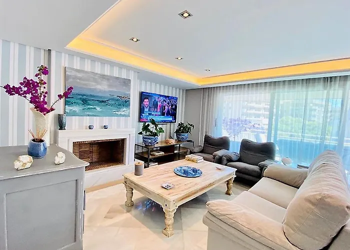 Superior 3 Bedroom Center Close To Marbella