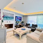 Superior 3 Bedroom Center Close To Marbella