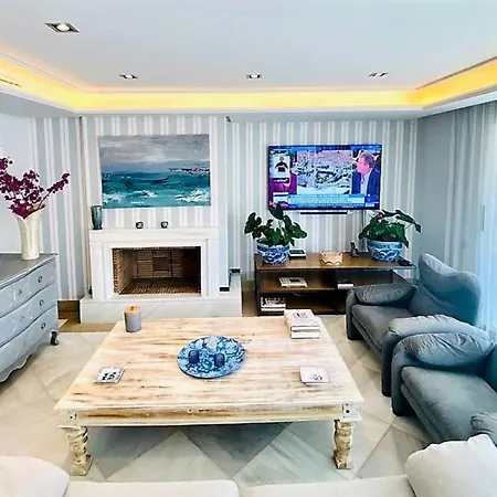 Superior 3 Bedroom Center Close To Appartamento