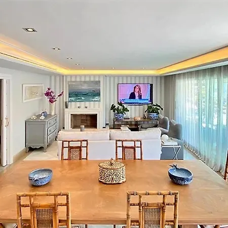 Superior 3 Bedroom Center Close To *