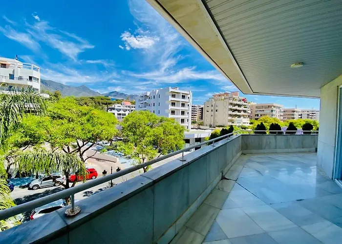 Superior 3 Bedroom Center Close To