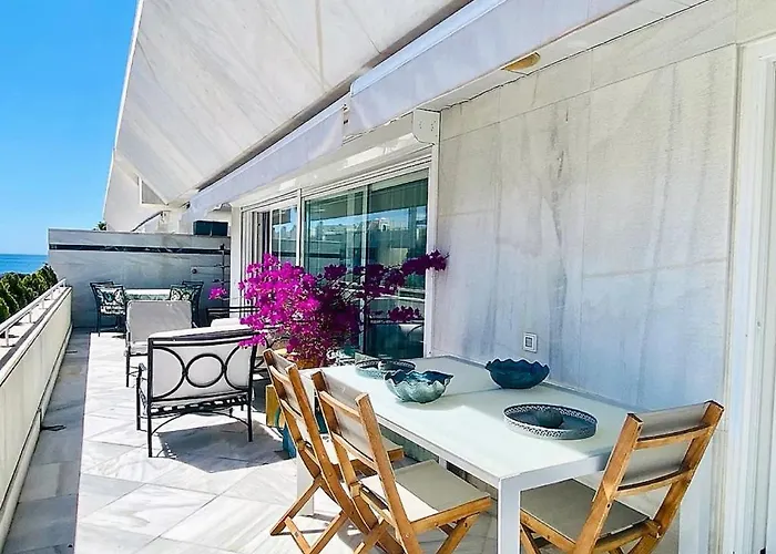 Superior 3 Bedroom Center Close To *