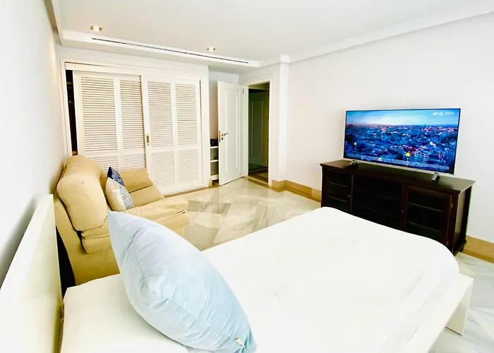 Superior 3 Bedroom Center Close To Apartment Marbella