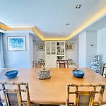 Апартаменты Superior 3 Bedroom Center Close To