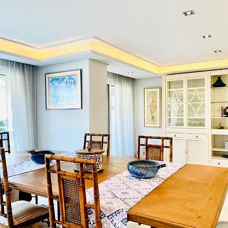 Апартаменты Superior 3 Bedroom Center Close To