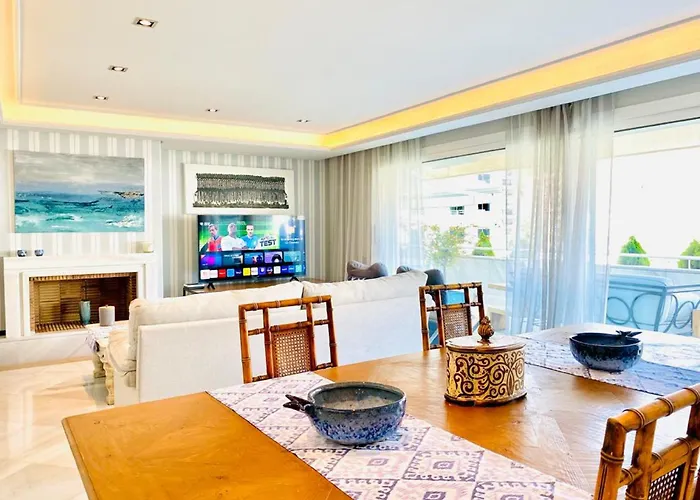 Superior 3 Bedroom Center Close To Apartment Marbella