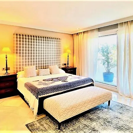 Superior 3 Bedroom Center Close To Apartment Marbella
